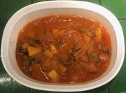 Una foto de bistec con chile guajillo