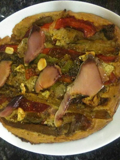 Una foto de Coca de recapte o pizza catalana