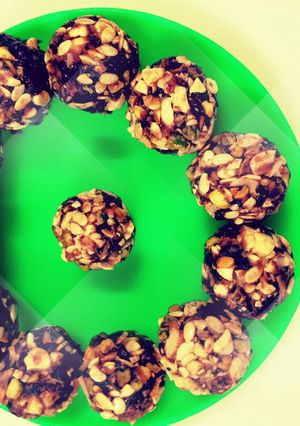 A picture of Dry fruit laddoo.