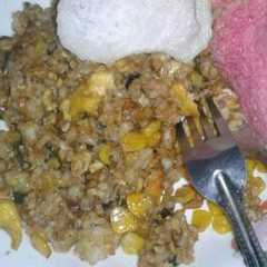 A picture of Nasi goreng ruwet bundet.