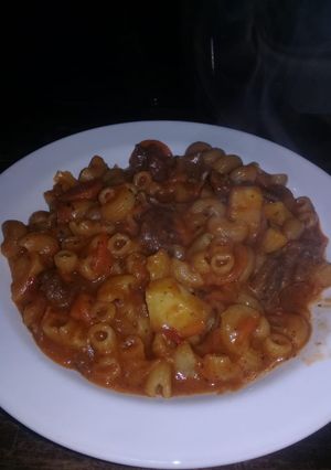 Una foto de Guiso de carne y fideos coditos