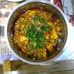 A picture of Malai mutter paneer.