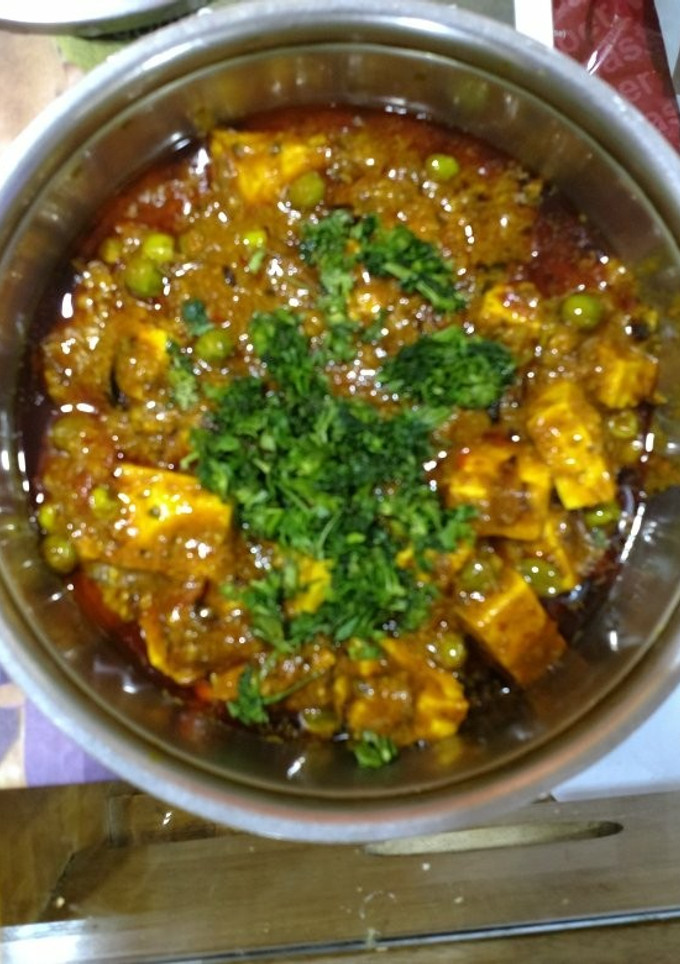 A picture of Malai mutter paneer.