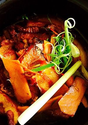 A picture of Vietnamese Braised Fish in Clay Pot (Cá kho tộ) 🥘🐟.