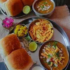 A picture of Misal Pav.