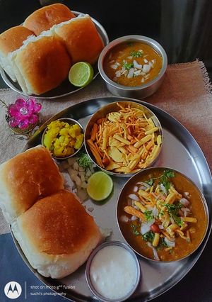 A picture of Misal Pav.