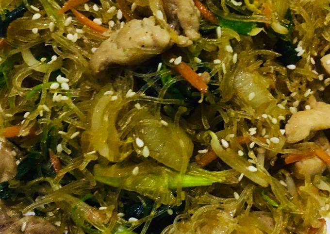 Japchae (bahan lokal)