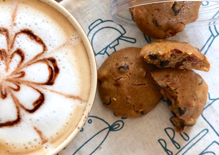 Chocolate chip cookies with almond (chewy)