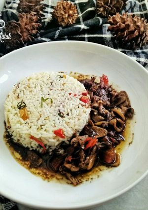 Foto resep Oseng cumi hitam dan Nasi goreng sambal matah