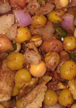 A picture of Chana matar mixture.