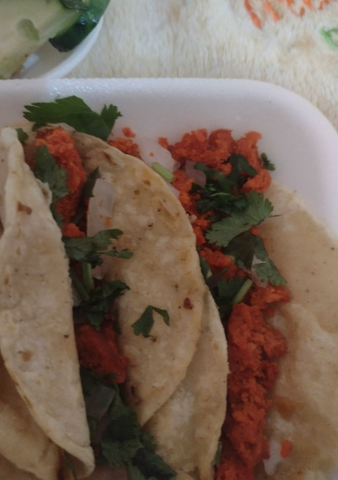 Una foto de Tacos sencillos de longaniza😋😋