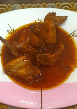 A picture of Sweet and chilli chicken wings.