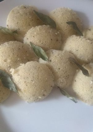 A picture of Rava idli.