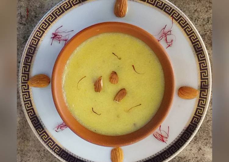 Kashmiri kong phirni(suji kesar phirni)