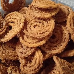A picture of Whole wheat chakli.