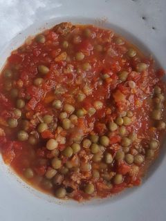 Una foto de Salsa de tomate con arvejas para pastas