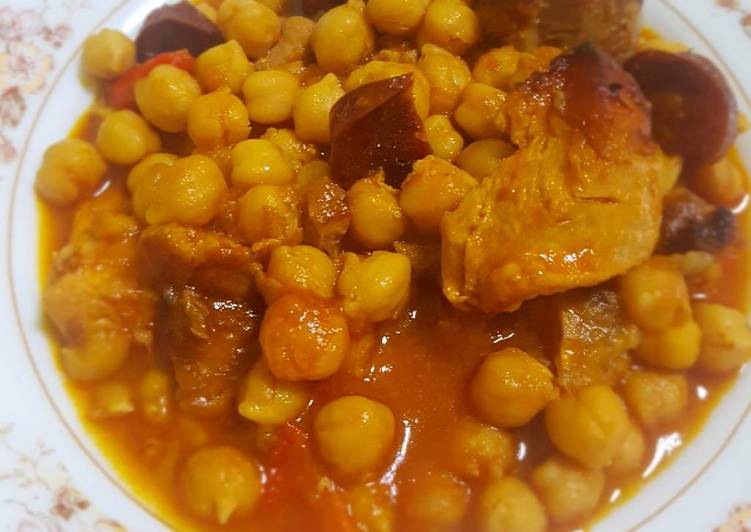 Recipe of Speedy Potaje de pollo y garbanzos en olla rápida