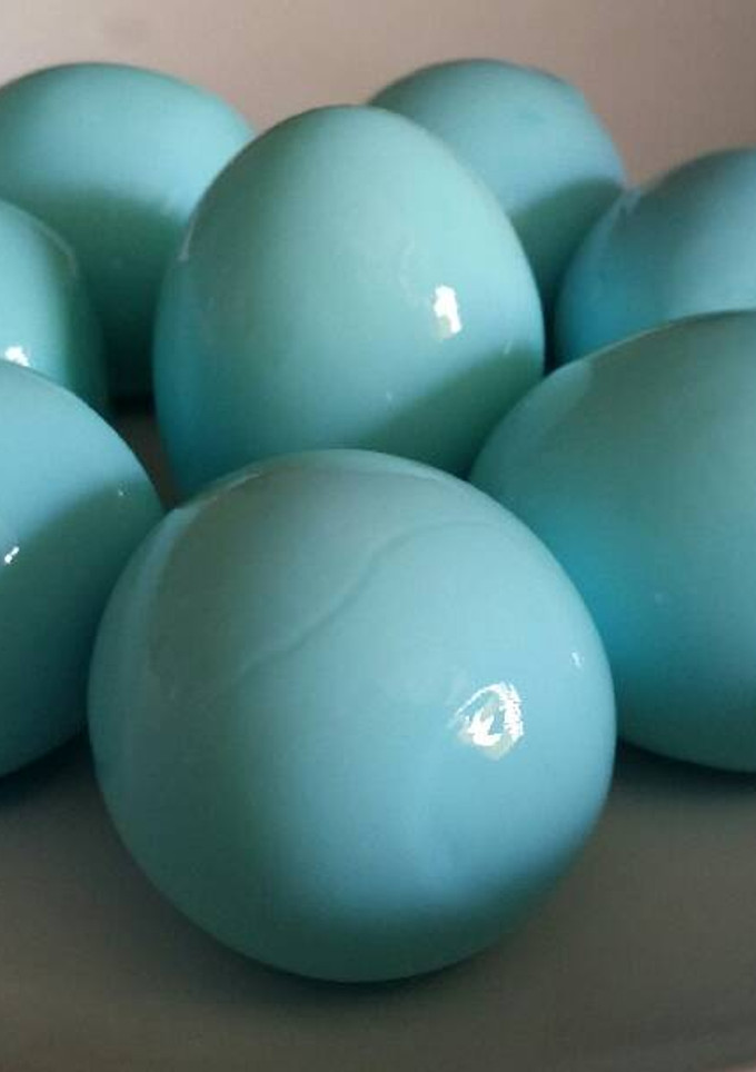 Una foto de Huevos de colores