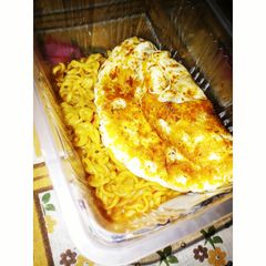 A picture of Fried omelette noodles.