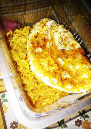 A picture of Fried omelette noodles.