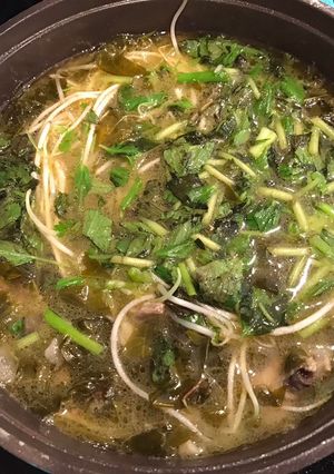 Hình của món Canh gà lá giang.