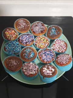 Una foto de Magdalenas caseras rellenas de mermelada de fresa y nutella