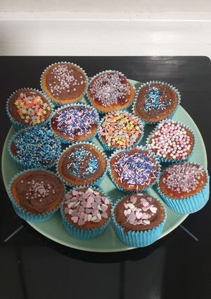 Foto principal de Magdalenas caseras rellenas de mermelada de fresa y nutella