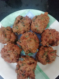 ஆனியன் போண்டா(onion bonda recipe in tamil) செய்முறை முக்கிய புகைப்படம்