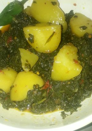 A picture of Aloo palak recipe.