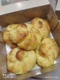 Salty Crumble Cheese Bread / Roti Remah Keju Asin