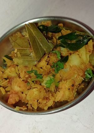 પૌવા બટાકા (Pauva Bataka Recipe In Gujarati) રેસીપી મુખ્ય ફોટો