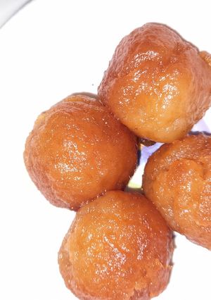 A picture of Gulab jamun.