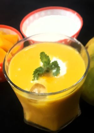 A picture of Mango  shake.