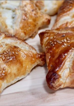 Foto principal de Hojaldre relleno de pollo con queso