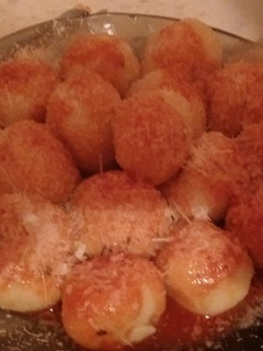 Una foto de Ñoquis rellenos de jamon y queso