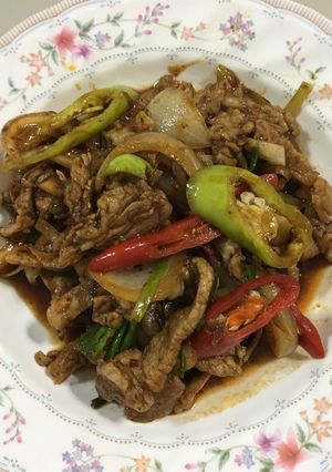 รูปของ “หมูผัดพริกเผาหอมใหญ่”