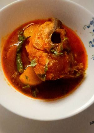 A picture of Maacher Matha'r Ghonto/Fish Head Curry.