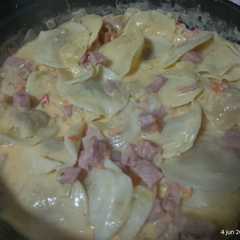 Una foto de Salsa de Crema con Jamon y Queso.... Sorrentinos