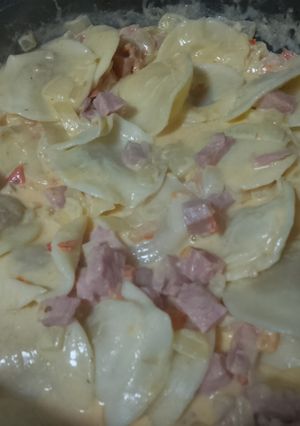 Una foto de Salsa de Crema con Jamon y Queso.... Sorrentinos