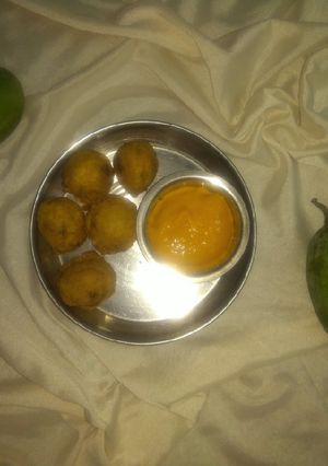 A picture of Aloo vada with mango juice.