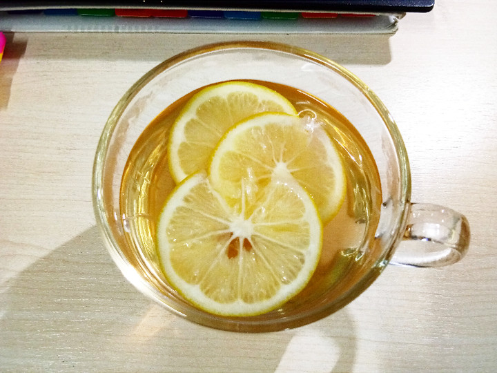 Ini dia! Resep  membuat Warm Honey Lemon Tea yang lezat