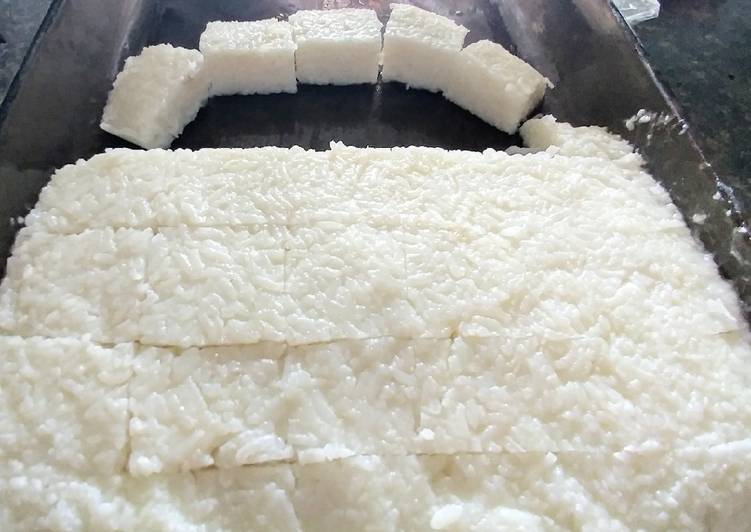 Bagaimana Membuat Lontong Gurih Rice Cooker, Enak Banget