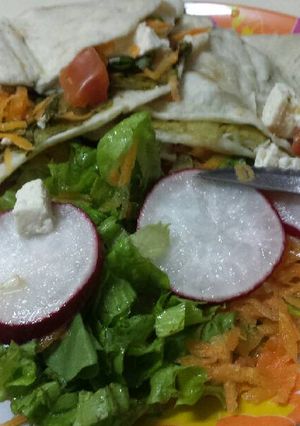 Una foto de Rapiditas de verduras con mix de ensalada