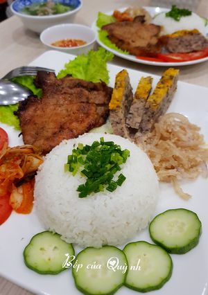 Hình của món Cơm sườn, bì, chả trứng.