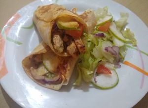 Una foto de Wrap de pollo a la plancha
