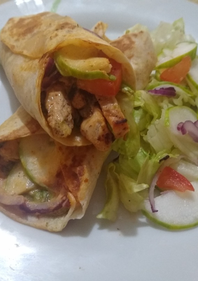 Una foto de Wrap de pollo a la plancha