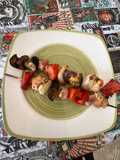 Brochets de verdura, carne y pollo