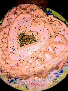 स्ट्रॉबेरी केक (Strawberry cake recipe in hindi) रेसिपी मुख्य फोटो