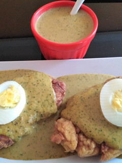 Una foto de Yucas rellenas con crema de ocopa 👍🇵🇪
