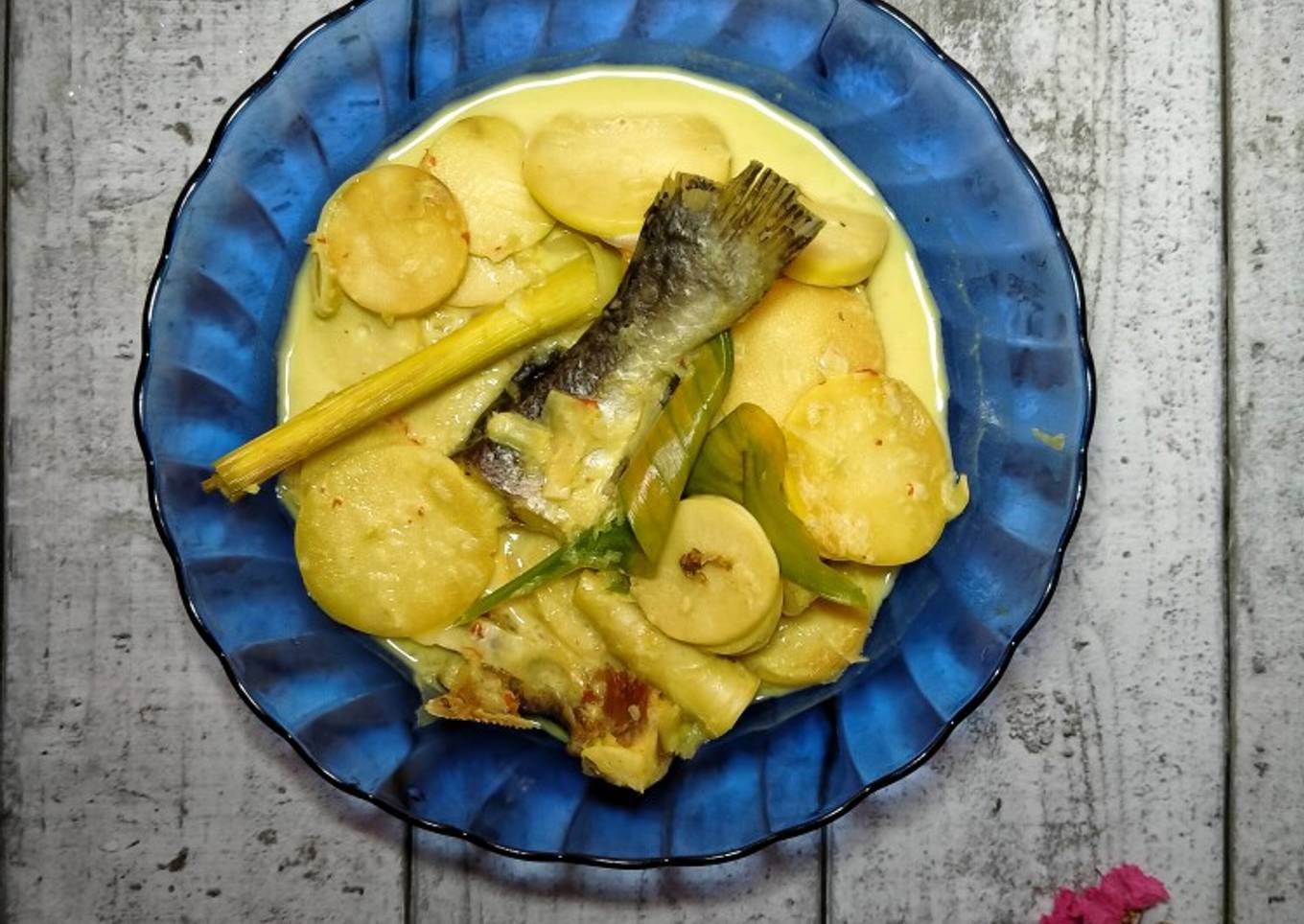 Kami memasak ikan asin